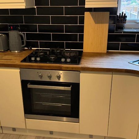 One Bedroom Apartment In Walsall Sleeps 4 Free Wifi By Villazu Bloxwich Εξωτερικό φωτογραφία