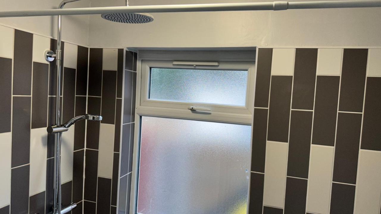 One Bedroom Apartment In Walsall Sleeps 4 Free Wifi By Villazu Bloxwich Εξωτερικό φωτογραφία