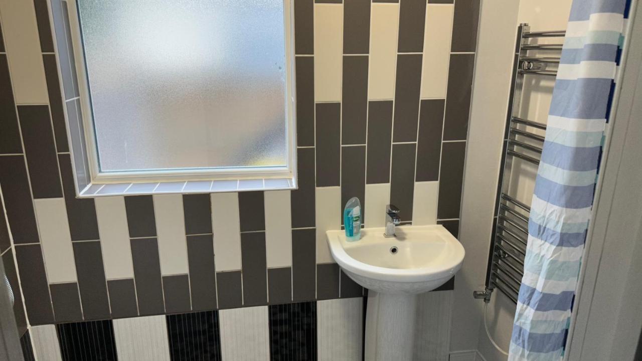 One Bedroom Apartment In Walsall Sleeps 4 Free Wifi By Villazu Bloxwich Εξωτερικό φωτογραφία
