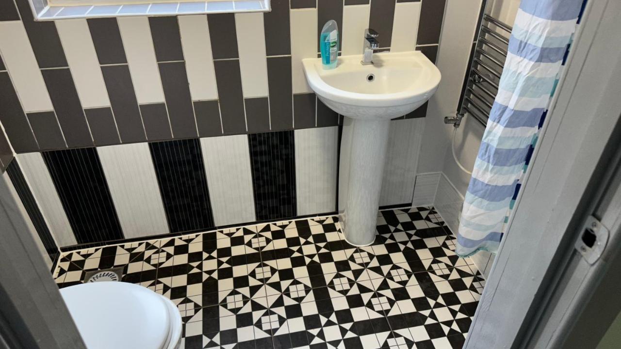 One Bedroom Apartment In Walsall Sleeps 4 Free Wifi By Villazu Bloxwich Εξωτερικό φωτογραφία