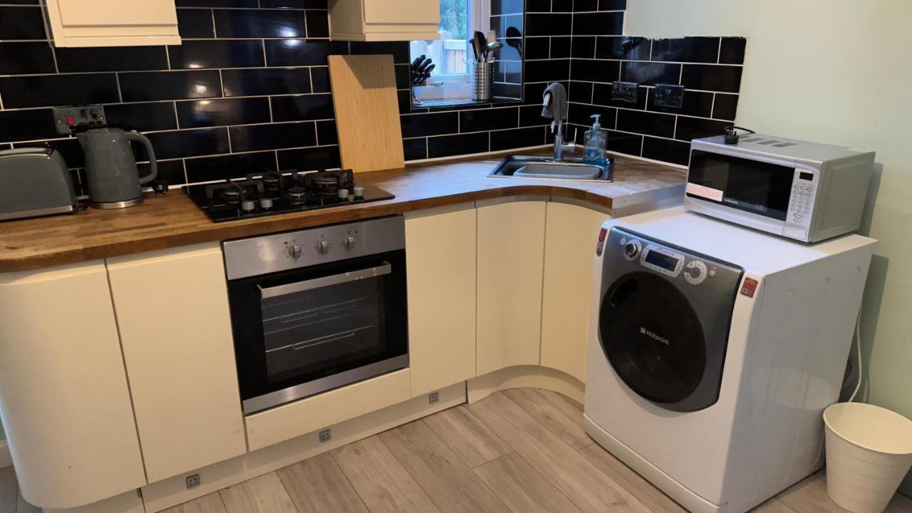 One Bedroom Apartment In Walsall Sleeps 4 Free Wifi By Villazu Bloxwich Εξωτερικό φωτογραφία