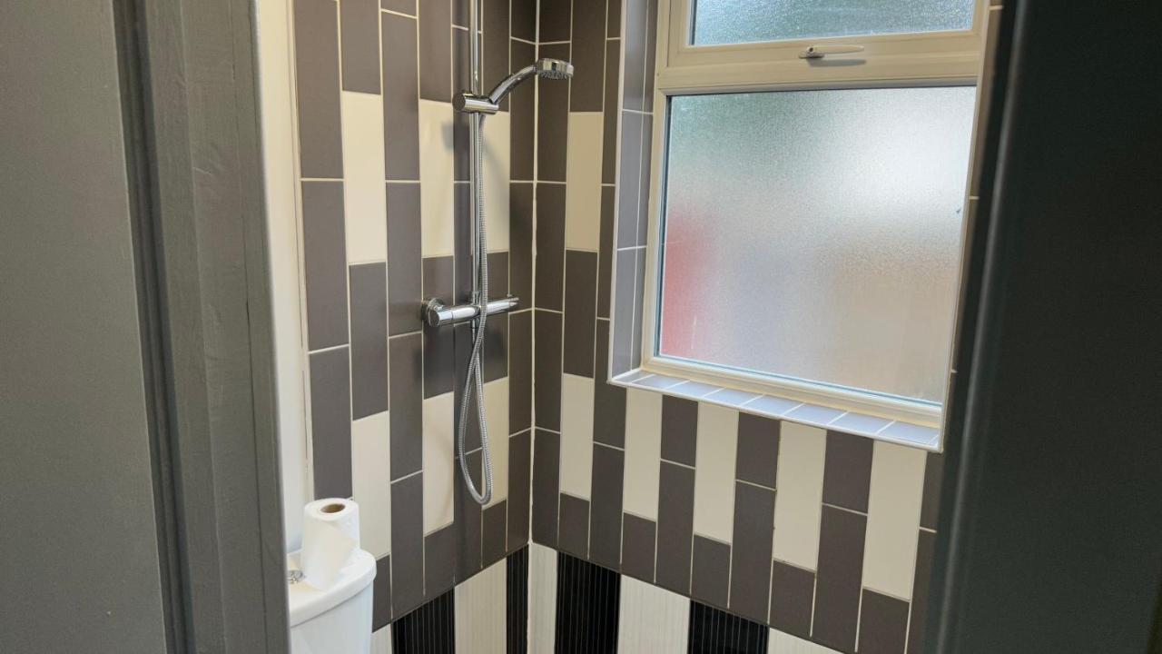 One Bedroom Apartment In Walsall Sleeps 4 Free Wifi By Villazu Bloxwich Εξωτερικό φωτογραφία